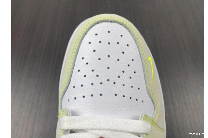 GREEN-BLACK WHITE GHOST AIR 1 OG DM7837-103 LOW JORDAN 0315